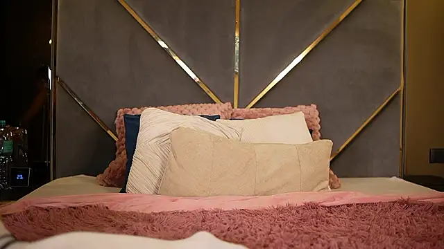 Snapshot of _ChloeLee_ chatting on 03-11-26, 08:20 ChloeLee online show from 03-11-26, 08:20