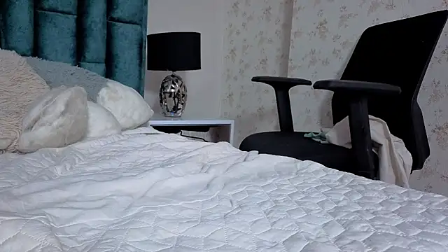 Emma Foxi online show from 02-02-26, 07:56