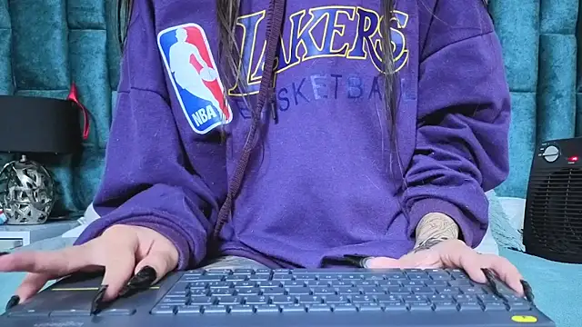 Emma Foxi online show from 04-28-26, 08:25