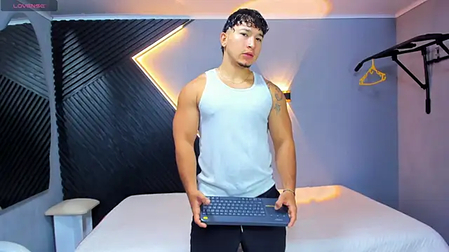 Horny nick18 online show from 04-23-26, 11:31