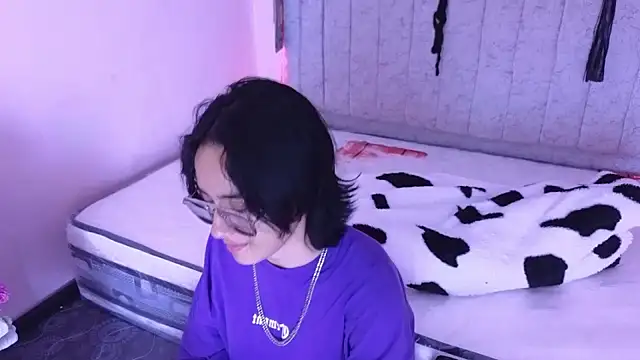 Snapshot of katalinathxandbritney1 chatting on 09-11-25, 08:53 katalinathxandbritney1 online show from 09-11-25, 08:53