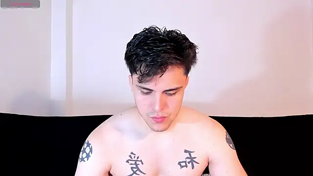 Snapshot of jasonxd9898 chatting on 11-18-25, 01:11 jasonxd9898 online show from 11-18-25, 01:11