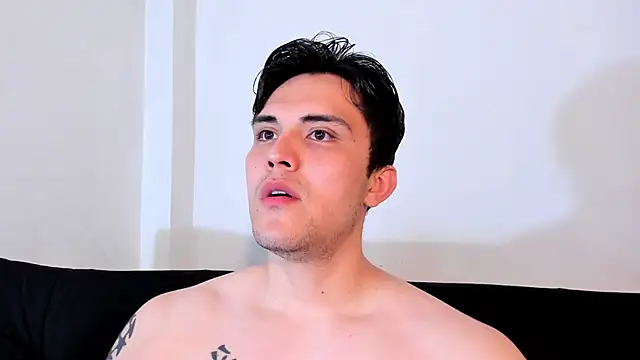 Snapshot of jasonxd9898 chatting on 12-17-25, 01:00 jasonxd9898 online show from 12-17-25, 01:00