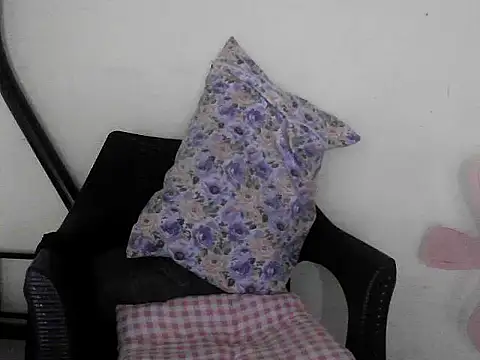 Snapshot of mimi15 chatting on 11-01-25, 10:56 mimi15 online show from 11-01-25, 10:56