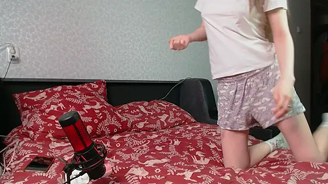 litle owl online show from 04-25-26, 03:09