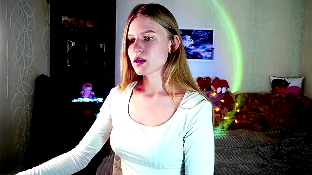 Snapshot of Luntryy chatting on 10-15-25, 10:37 Luntryy online show from 10-15-25, 10:37