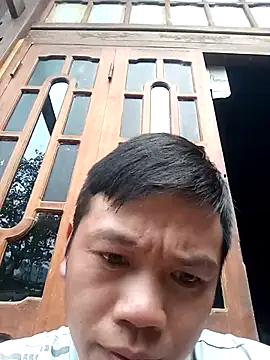 Snapshot of DungLuongg chatting on 10-25-25, 11:32 DungLuongg online show from 10-25-25, 11:32