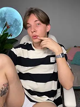 Snapshot of Robby_Manson chatting on 10-03-25, 01:08 Robby Manson online show from 10-03-25, 01:08