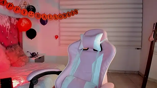 Snapshot of Jade_rey_ chatting on 10-30-25, 02:46 Jade rey online show from 10-30-25, 02:46