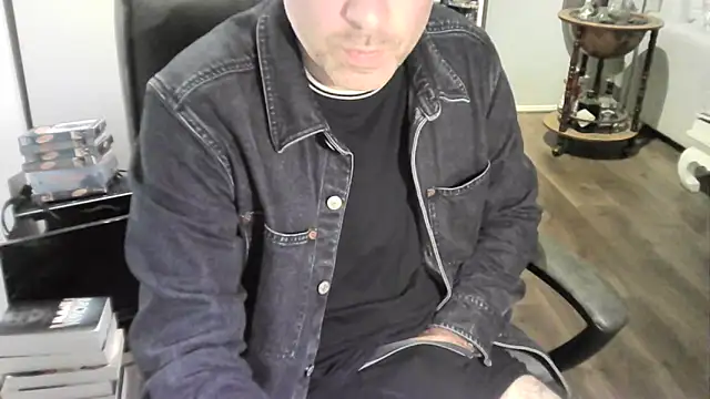 Snapshot of Chrisprngr chatting on 09-29-25, 11:53 Chrisprngr online show from 09-29-25, 11:53