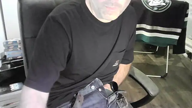 Snapshot of Chrisprngr chatting on 10-12-25, 08:52 Chrisprngr online show from 10-12-25, 08:52