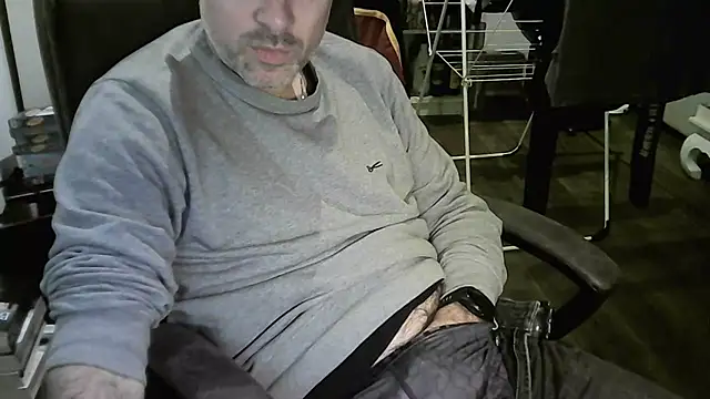 Snapshot of Chrisprngr chatting on 11-19-25, 06:52 Chrisprngr online show from 11-19-25, 06:52