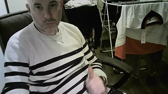 Snapshot of Chrisprngr chatting on 03-25-26, 06:03 Chrisprngr online show from 03-25-26, 06:03