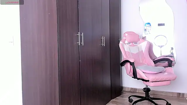 kendal hot01 online show from 04-27-26, 09:24