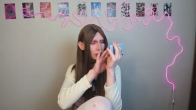 Snapshot of yoi_mika chatting on 11-28-25, 11:07 yoi mika online show from 11-28-25, 11:07