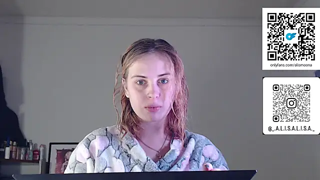 Snapshot of Alismoona chatting on 12-15-25, 09:41 Alismoona online show from 12-15-25, 09:41