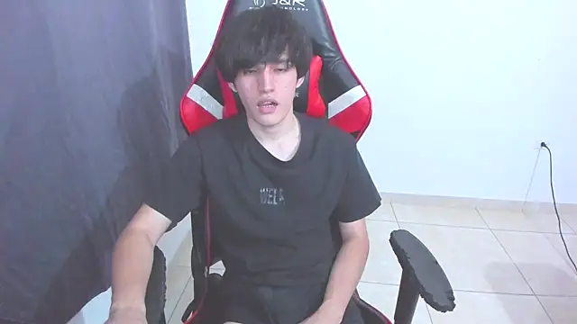 Snapshot of eren_188 chatting on 11-11-25, 05:18 eren 188 online show from 11-11-25, 05:18