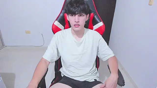 Snapshot of eren_188 chatting on 12-05-25, 02:53 eren 188 online show from 12-05-25, 02:53