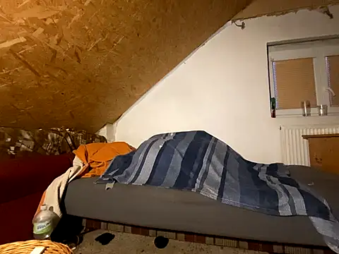 Salon1986 online show from 12-19-25, 06:42