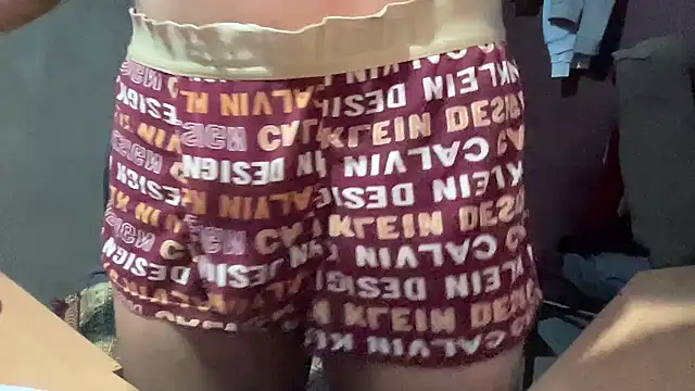 Snapshot of veilofstrength chatting on 10-24-25, 02:41 veilofstrength online show from 10-24-25, 02:41