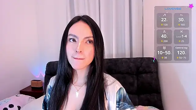 sarah saenz  online show from 04-26-26, 06:33