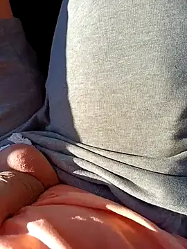 Snapshot of Micki2 chatting on 09-11-25, 01:33 Micki2 online show from 09-11-25, 01:33