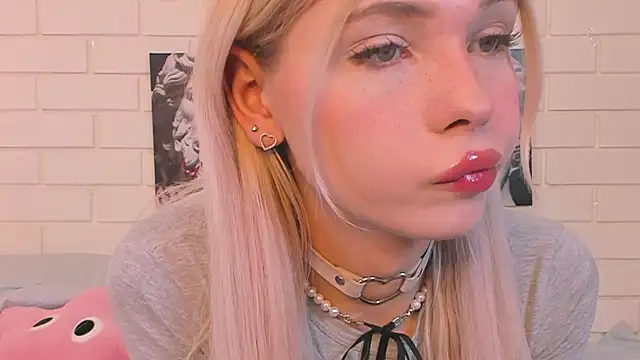 Blondy Fina online show from 10-24-25, 04:53