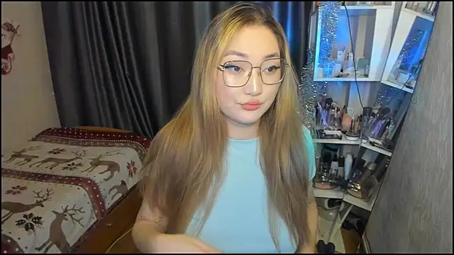 Snapshot of lyra_x chatting on 01-06-26, 03:27 lyra x online show from 01-06-26, 03:27