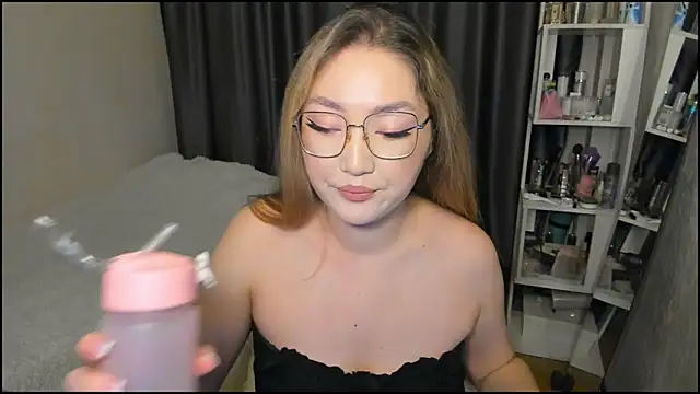 Snapshot of lyra_x chatting on 03-07-26, 08:17 lyra x online show from 03-07-26, 08:17