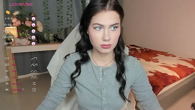 Snapshot of Vanellopes chatting on 10-30-25, 11:55 Vanellopes online show from 10-30-25, 11:55