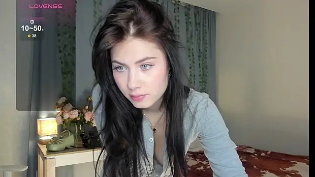 Snapshot of Vanellopes chatting on 11-14-25, 01:21 Vanellopes online show from 11-14-25, 01:21