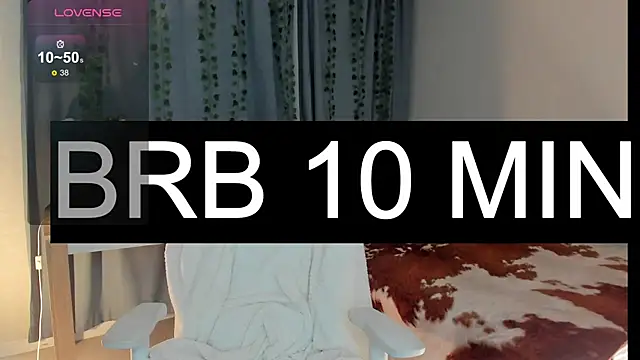 Snapshot of Vanellopes chatting on 11-25-25, 01:44 Vanellopes online show from 11-25-25, 01:44