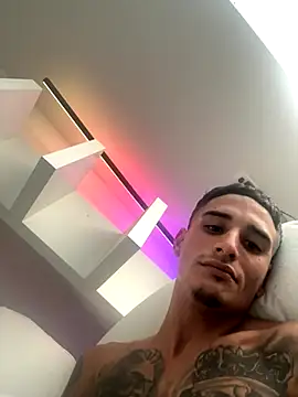 Snapshot of Cuban_4777 chatting on 10-27-25, 05:50 Cuban 4777 online show from 10-27-25, 05:50