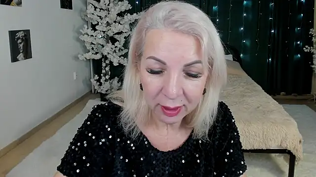 LiliaMoons online show from 12-20-25, 09:05