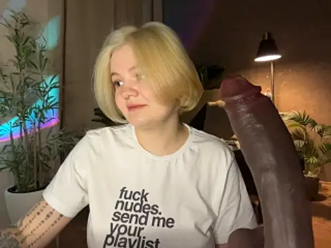 MoonIvy  online show from 03-21-26, 07:50