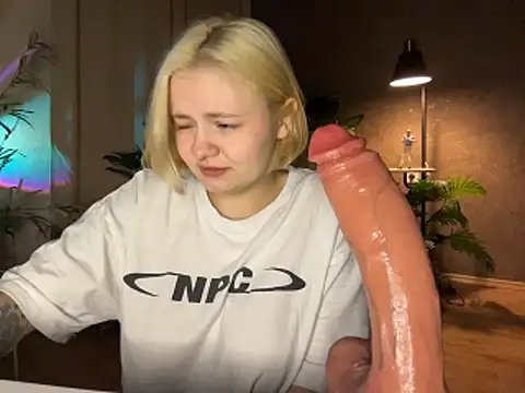 MoonIvy  online show from 04-24-26, 06:32