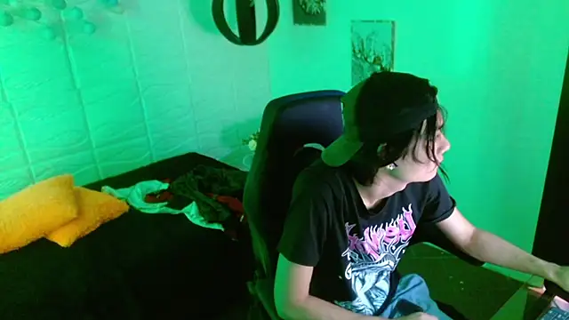 Snapshot of davoxer chatting on 09-28-25, 05:46 davoxer online show from 09-28-25, 05:46