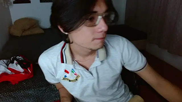 Snapshot of davoxer chatting on 10-03-25, 03:36 davoxer online show from 10-03-25, 03:36