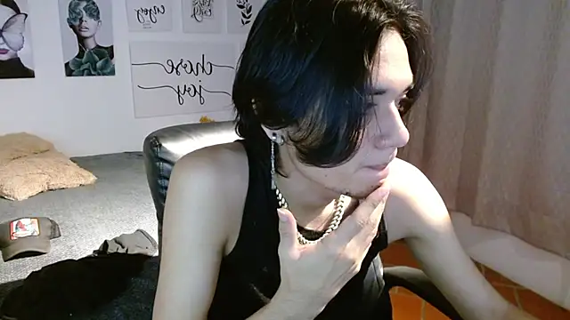 Snapshot of davoxer chatting on 10-05-25, 03:38 davoxer online show from 10-05-25, 03:38