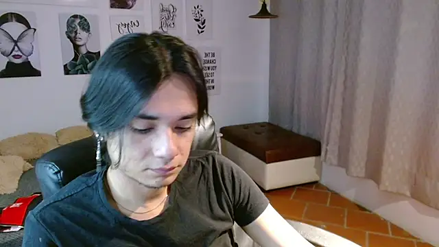 Snapshot of davoxer chatting on 10-08-25, 03:48 davoxer online show from 10-08-25, 03:48