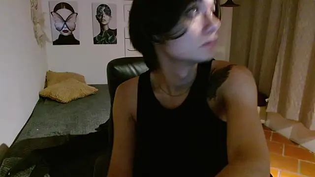 Snapshot of davoxer chatting on 10-10-25, 03:38 davoxer online show from 10-10-25, 03:38