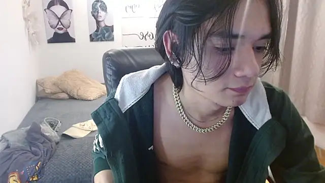 Snapshot of davoxer chatting on 10-19-25, 04:02 davoxer online show from 10-19-25, 04:02