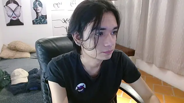 Snapshot of davoxer chatting on 10-21-25, 05:19 davoxer online show from 10-21-25, 05:19