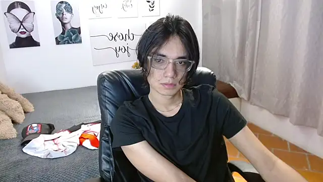 Snapshot of davoxer chatting on 10-26-25, 03:23 davoxer online show from 10-26-25, 03:23