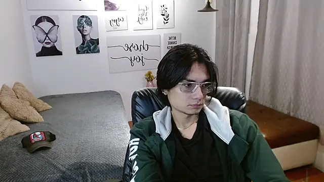 Snapshot of davoxer chatting on 11-06-25, 03:40 davoxer online show from 11-06-25, 03:40