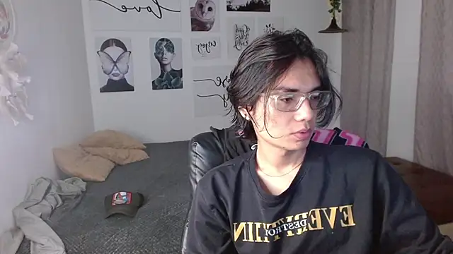 Snapshot of davoxer chatting on 11-09-25, 03:49 davoxer online show from 11-09-25, 03:49