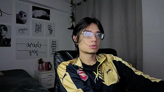 Snapshot of davoxer chatting on 11-28-25, 03:42 davoxer online show from 11-28-25, 03:42