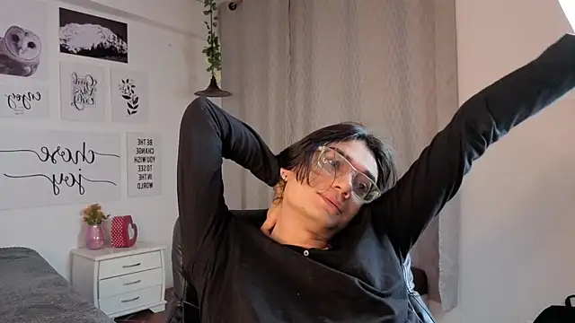 Snapshot of davoxer chatting on 11-29-25, 03:42 davoxer online show from 11-29-25, 03:42