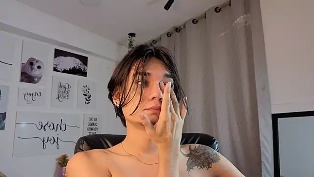 Snapshot of davoxer chatting on 12-04-25, 04:11 davoxer online show from 12-04-25, 04:11