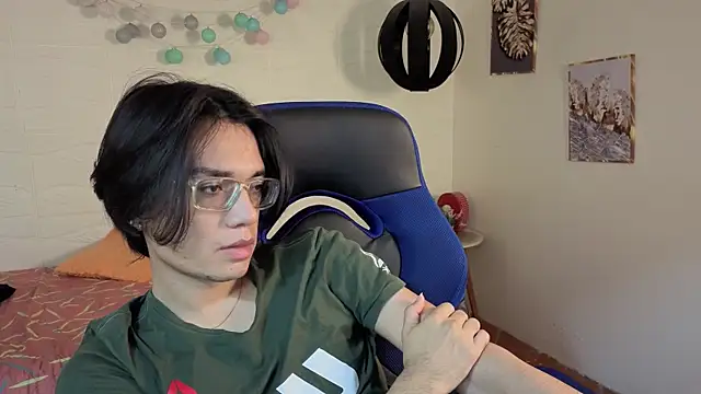 Snapshot of davoxer chatting on 12-14-25, 03:45 davoxer online show from 12-14-25, 03:45